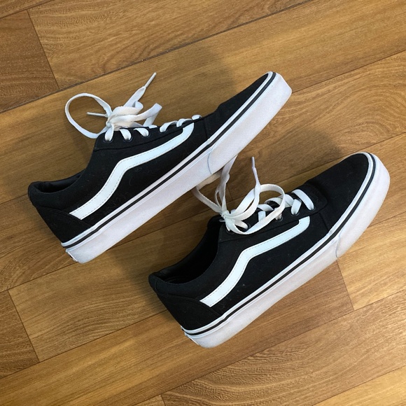 Vans Shoes - Vans Womens 10.5 Classic Black Canvas Low Top Lace Up Old Skool Skate Sneakers